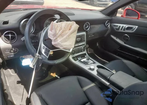 2016 Mercedes-Benz Slk 300 z USA, uszkodzony, nr VIN WDDPK3JA8GF115508